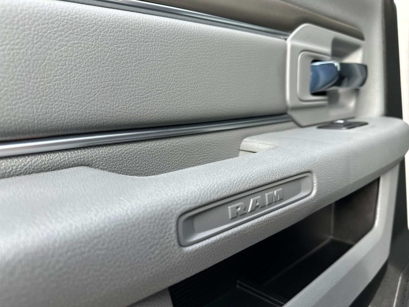 Used 2017 Silver Ram Big Horn image 29