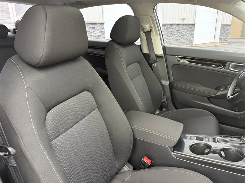 Used 2023 White Honda EX image 6