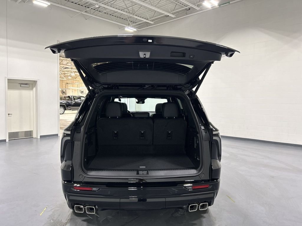 New 2026 Mosaic Black Metallic Chevrolet High Country image 21