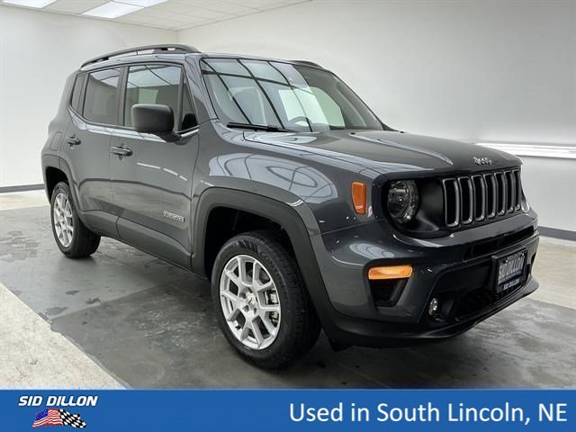 Used 2022 Graphite Gray Jeep Latitude image 3