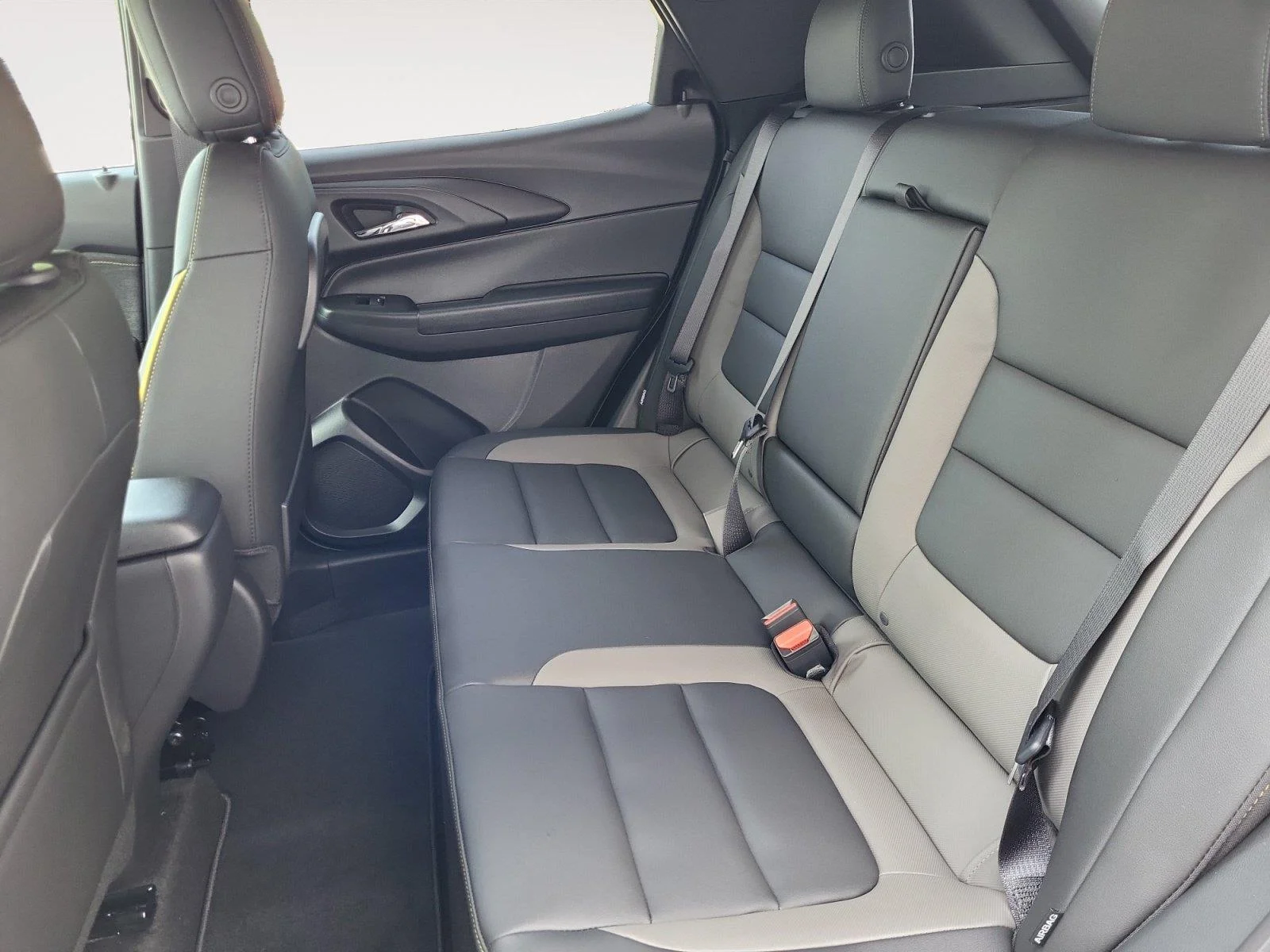 Used 2025 Iridescent Pearl Tricoat Chevrolet ACTIV image 17