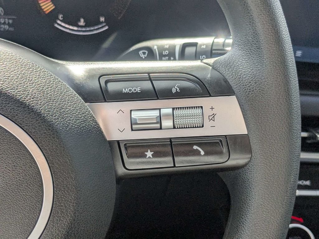 Used 2025 Green Hyundai SEL image 33
