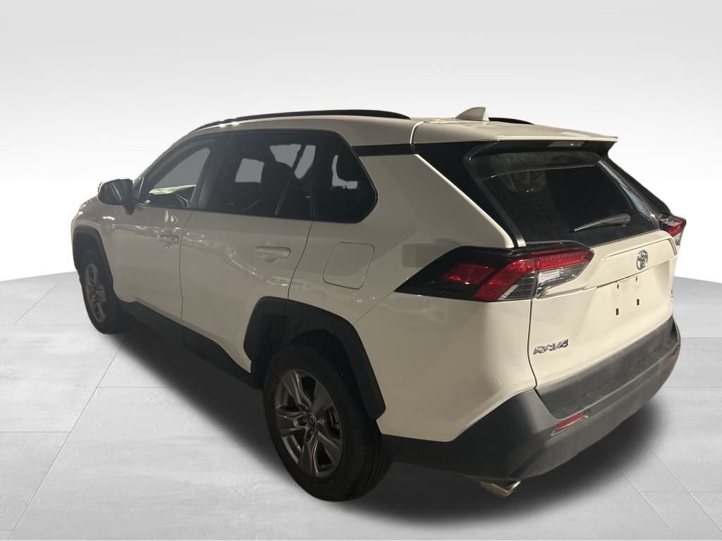Used 2025 White Toyota XLE image 4