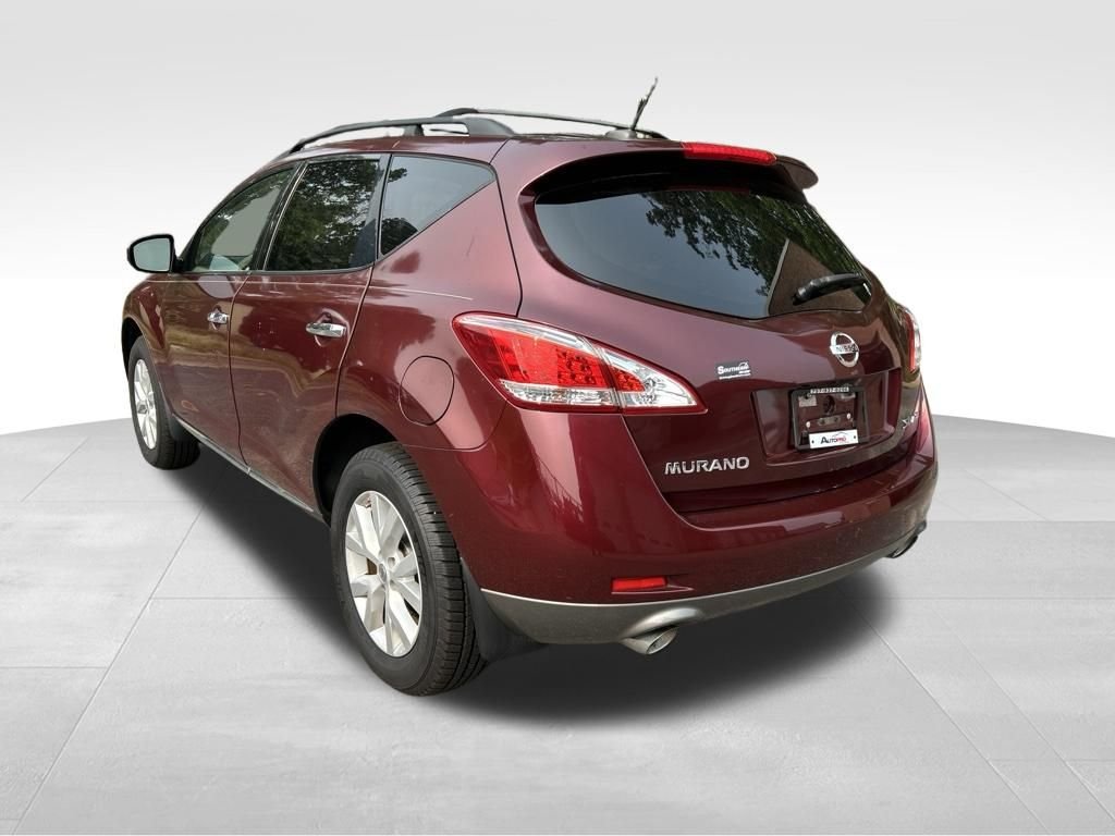 Used 2011 Red Nissan SL image 3