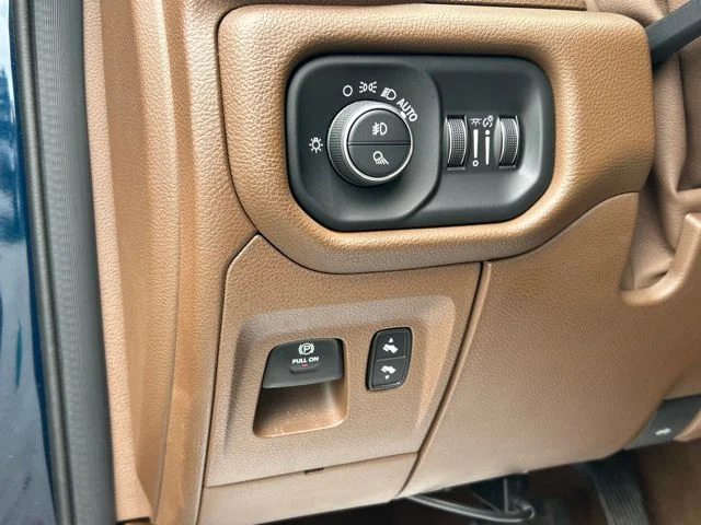 Used 2021 Blue Ram Laramie image 23