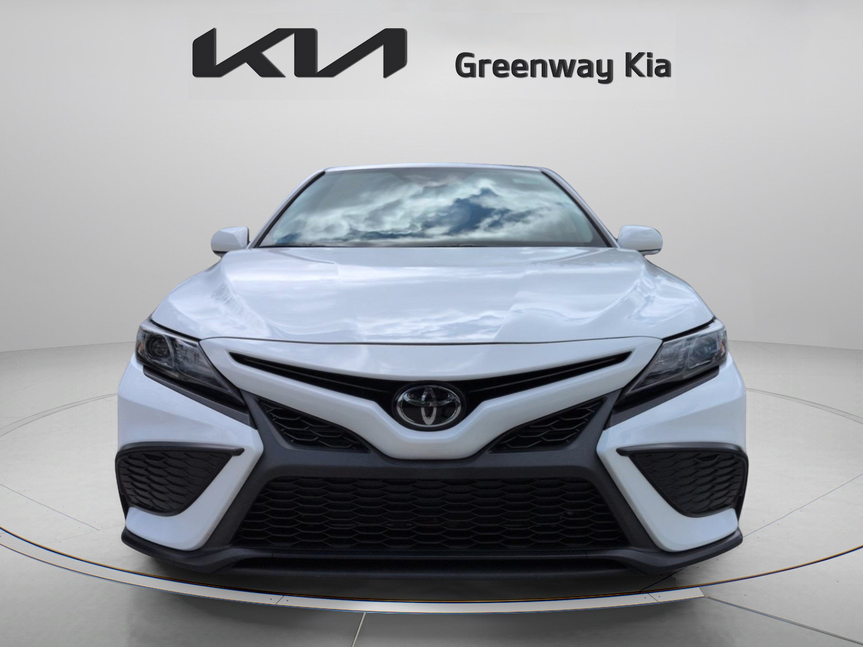 Used 2024 Ice Toyota SE image 10