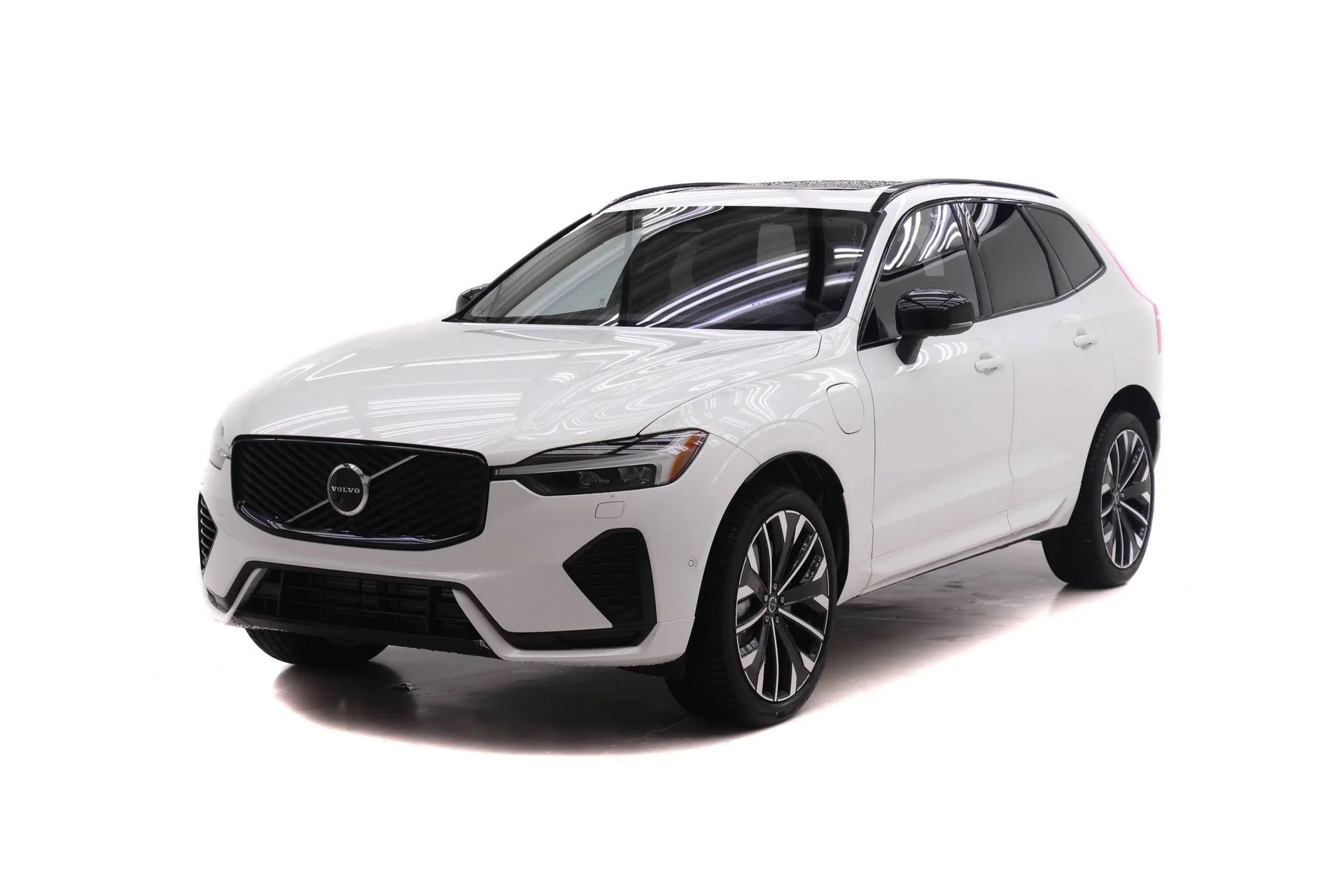2026 Volvo XC60 T8 Ultra Dark AWD's photo