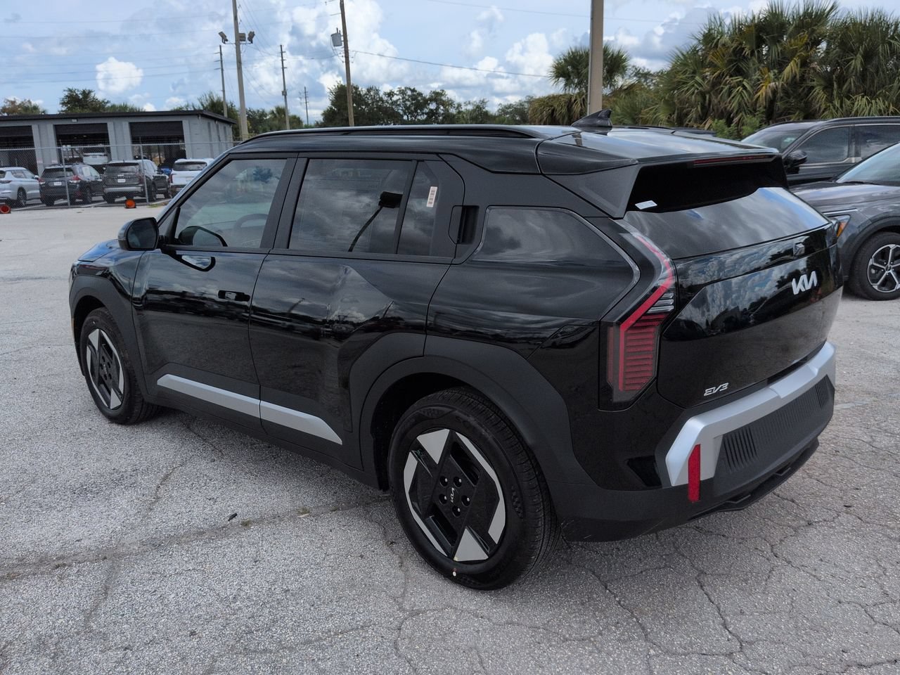 New 2027 Aurora Black Pearl Kia Wind image 6