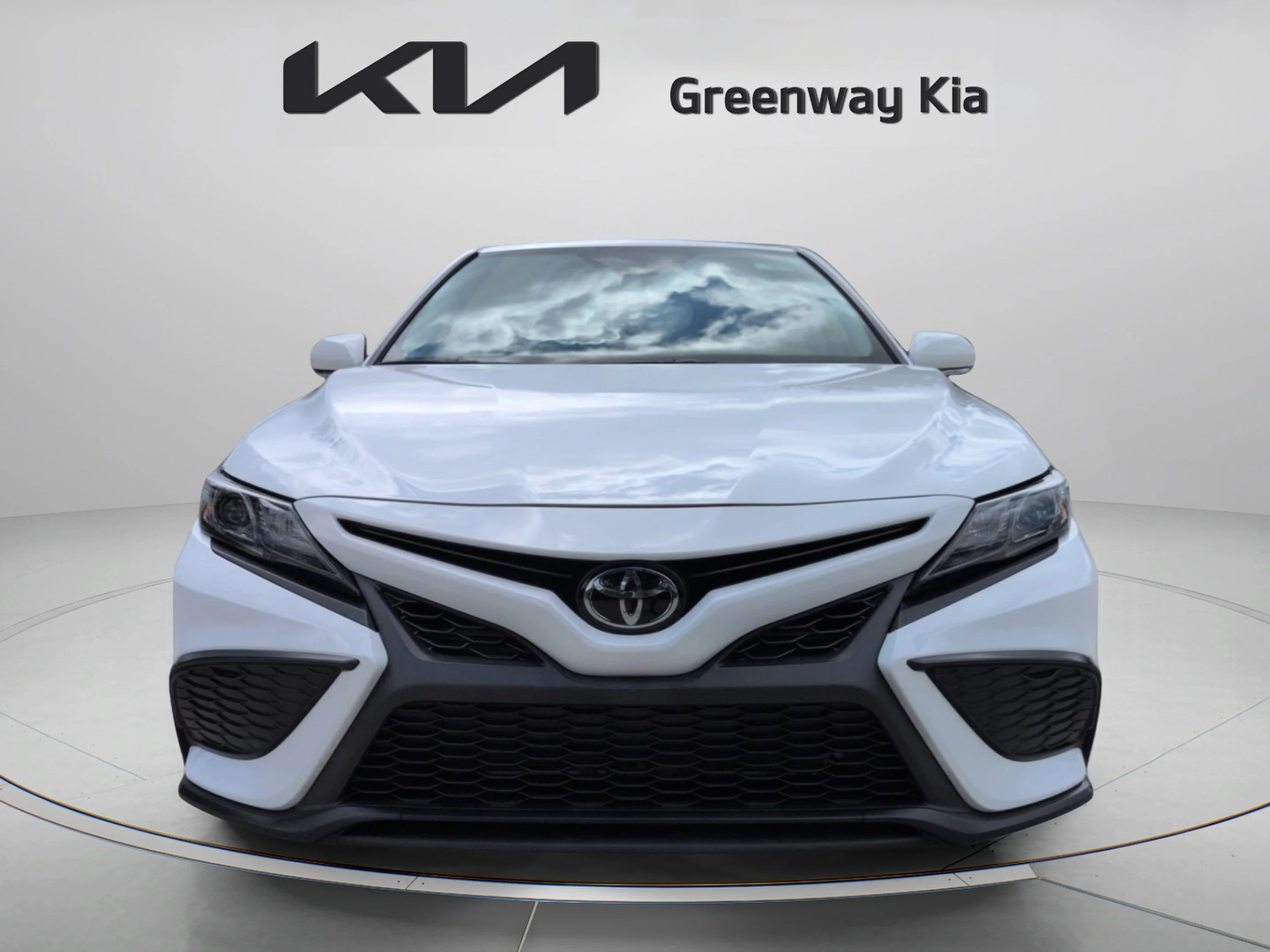 Used 2024 Ice Toyota SE image 10