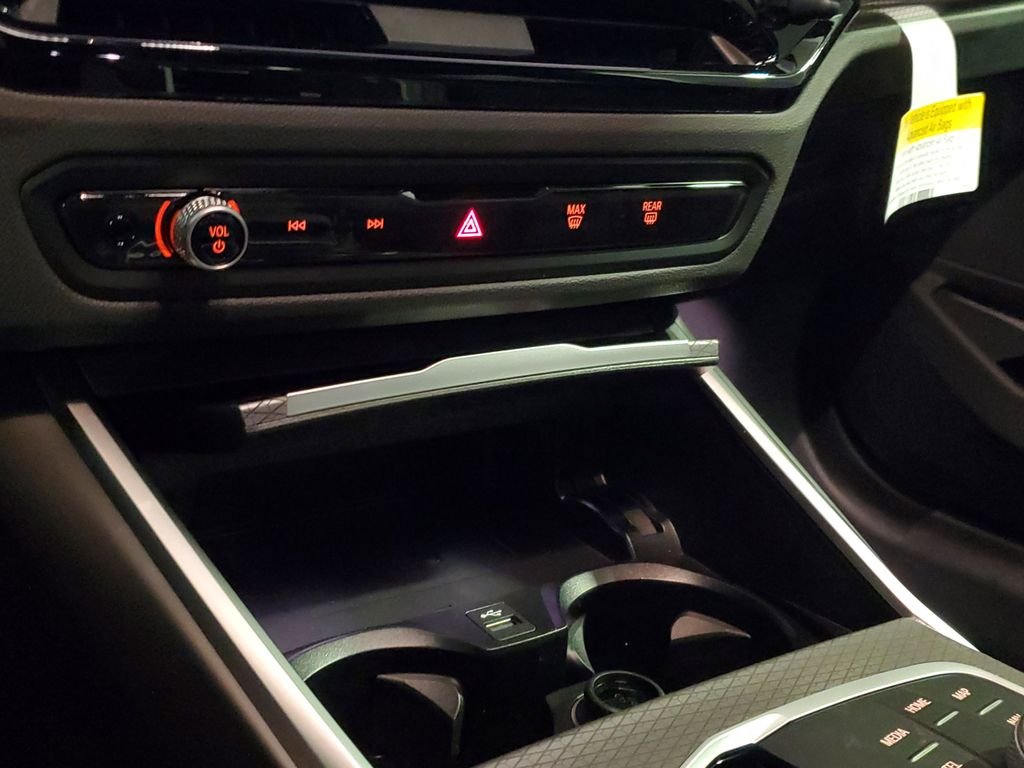 2025 BMW 3 Series 330i - Photo 24