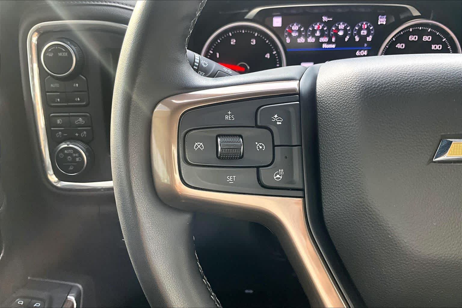 Used 2023 Iridescent Pearl Tricoat Chevrolet High Country image 21