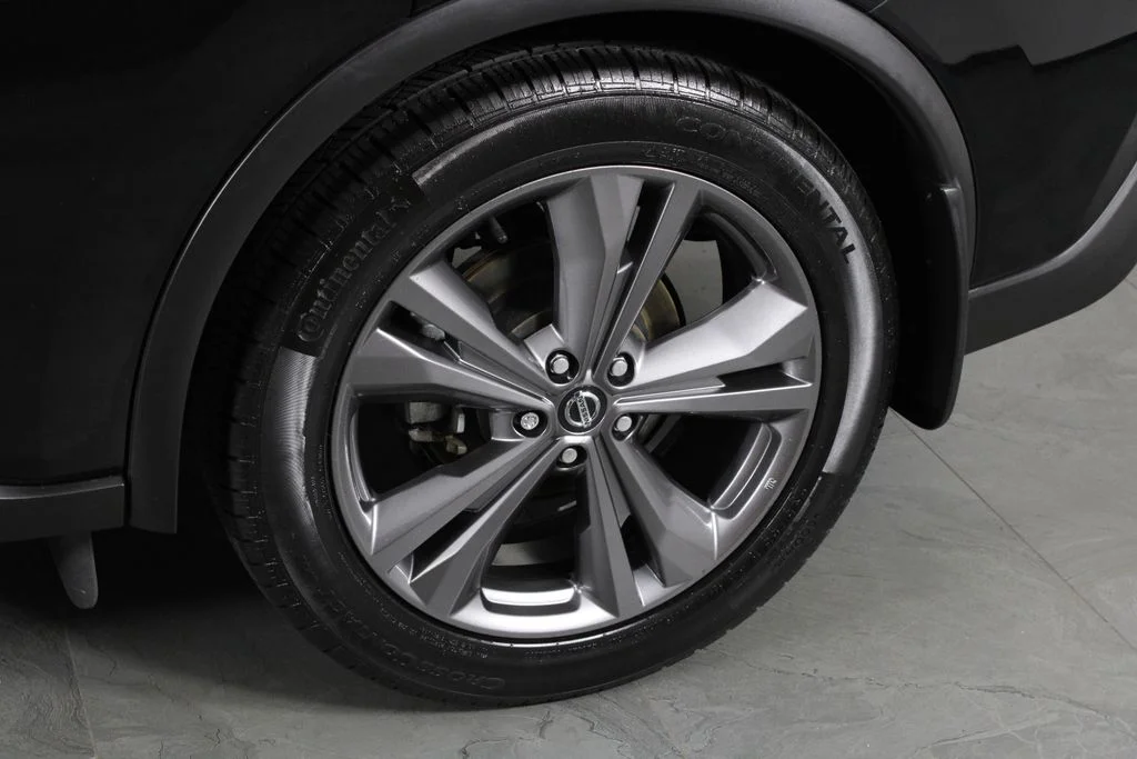 Certified Used 2020 Black Nissan Platinum image 13