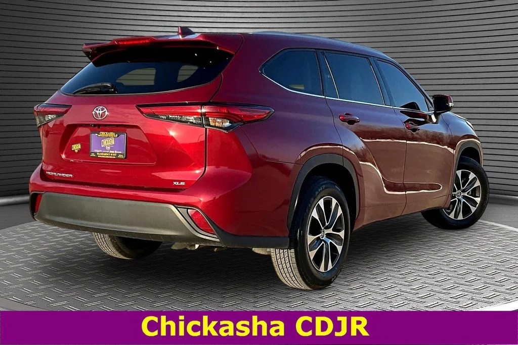 2022 Toyota Highlander XLE - Photo 6
