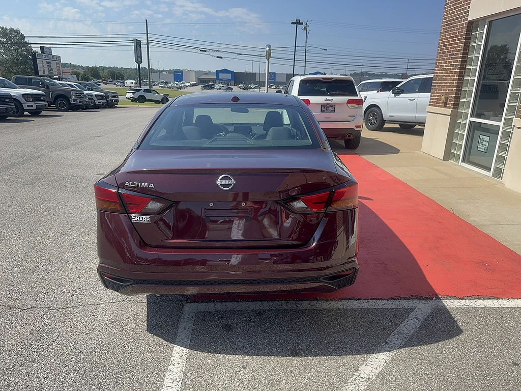 Used 2025 Garnet Pearl Metallic Nissan 2.5 SV image 13