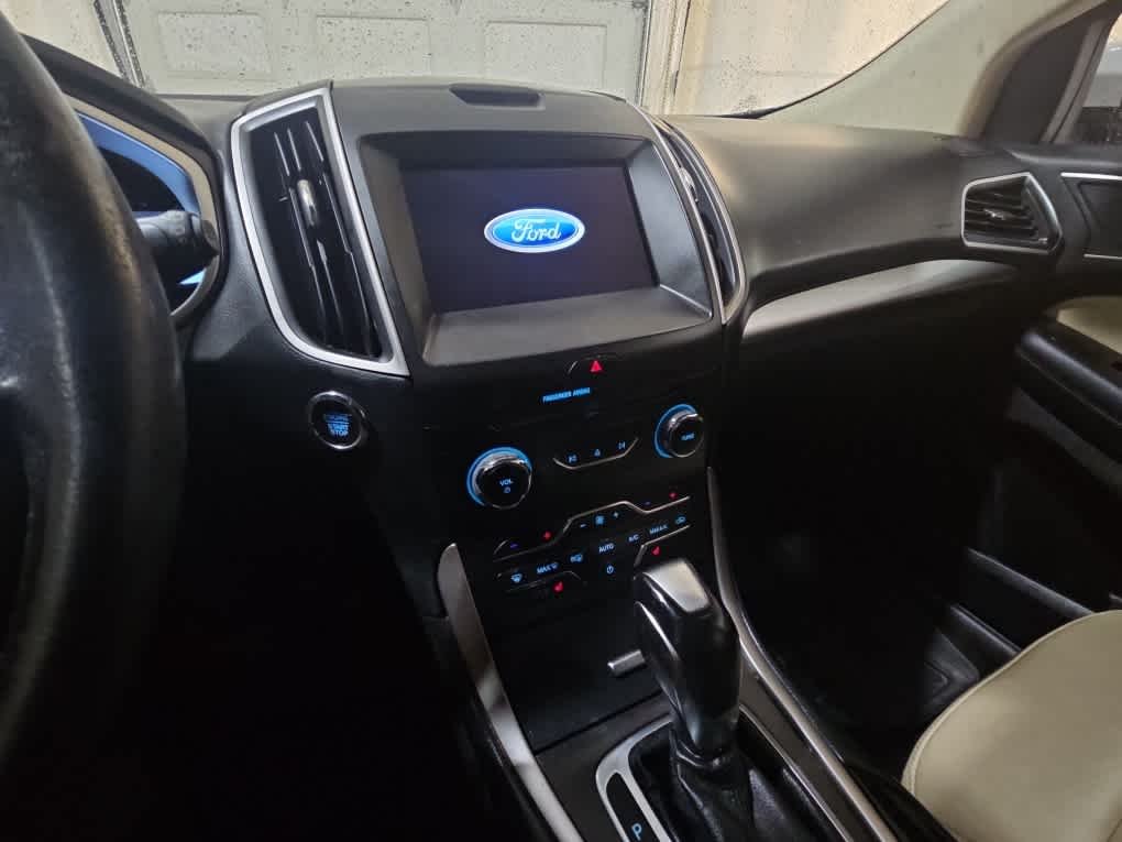 Used 2018 Oxford White Ford SEL image 9