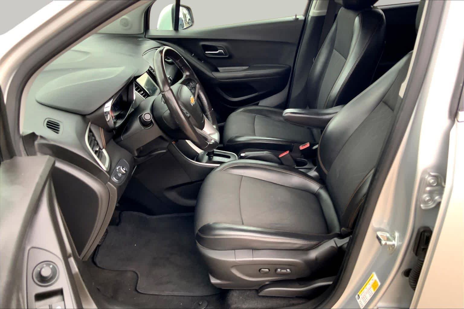 Used 2019 Silver Ice Metallic Chevrolet LT image 7