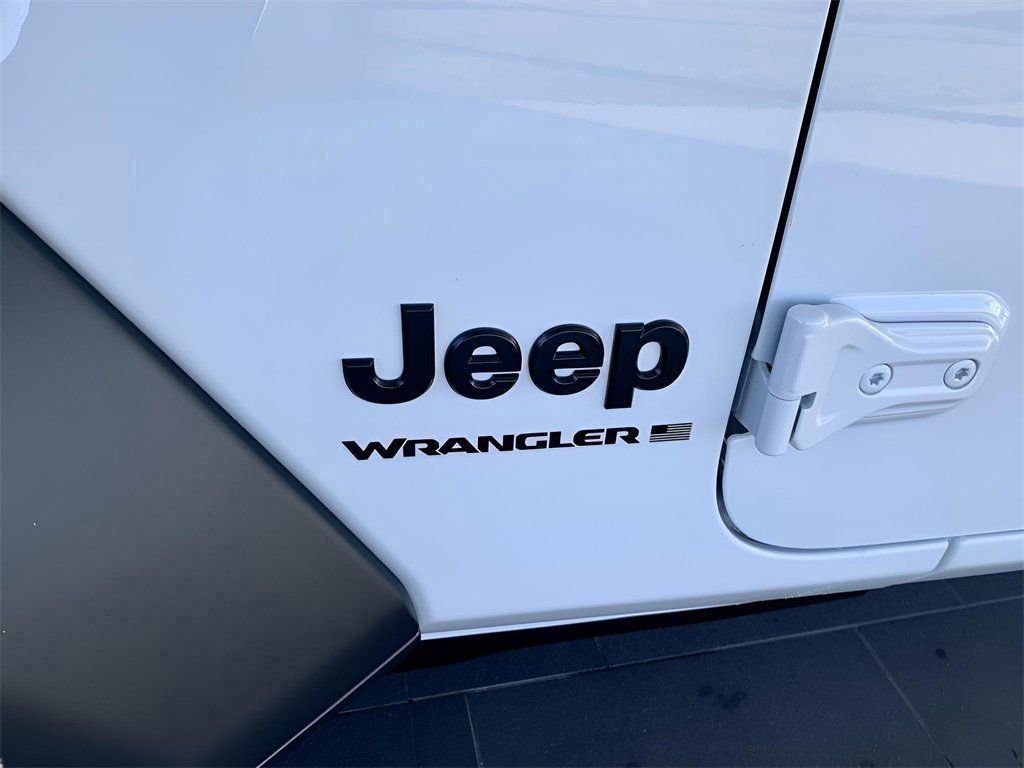 New 2026 Bright White Clear-Coat Exterior Paint Jeep Sport S image 10