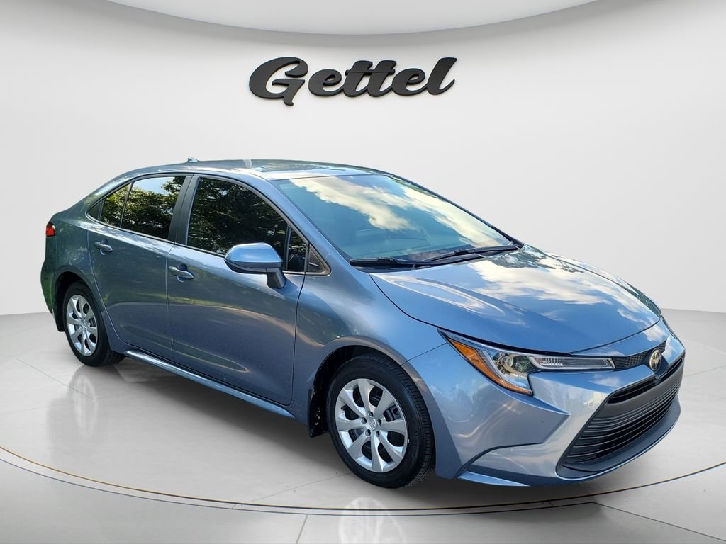 Certified Used 2025  Toyota LE image 3