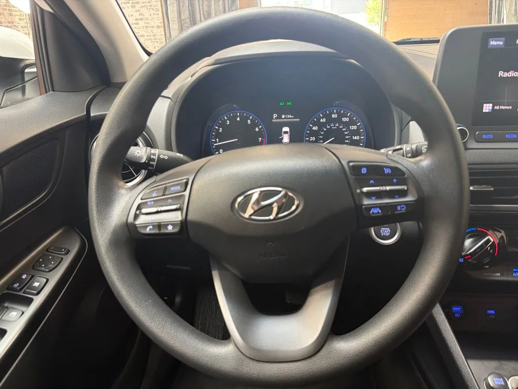 Used 2022 Lunar White Hyundai SEL image 19