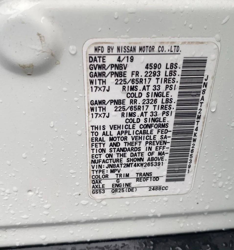 Used 2019 White Nissan S image 23