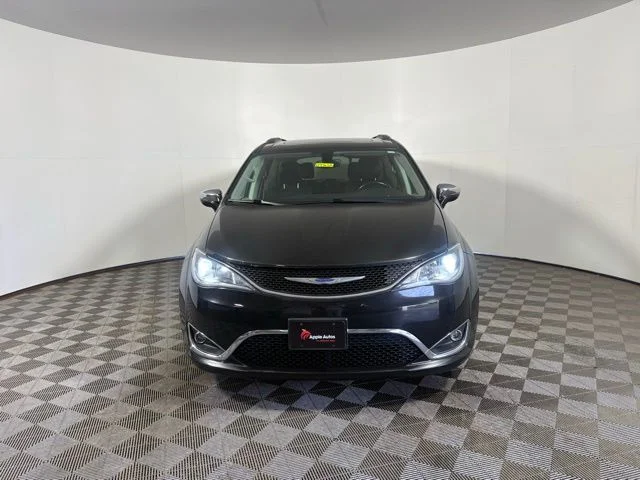 Used 2018 Chrysler Pacifica Limited with VIN 2C4RC1GG8JR320505 for sale in Shakopee, Minnesota
