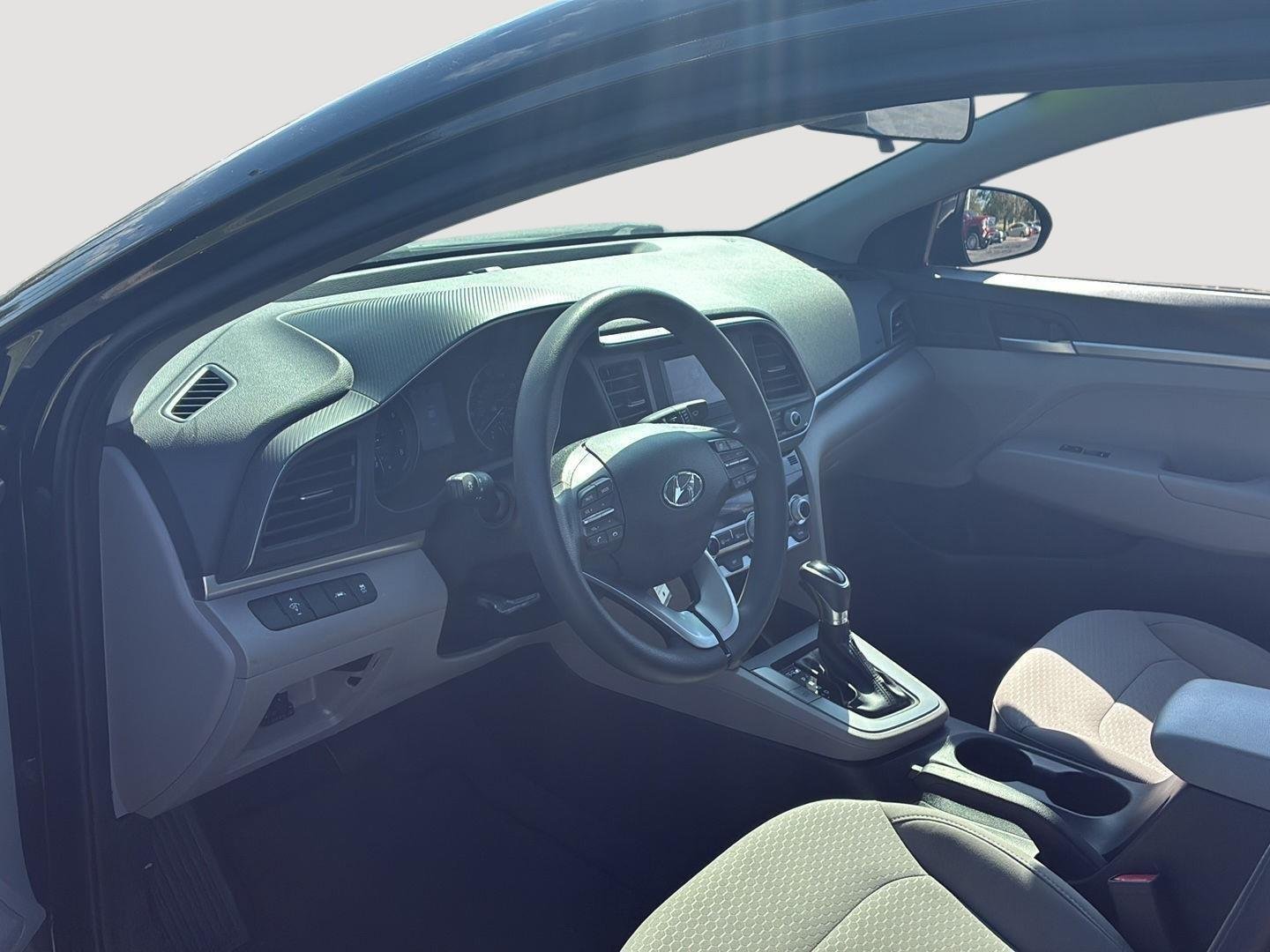 Used 2020 Phantom Black Hyundai SE image 16