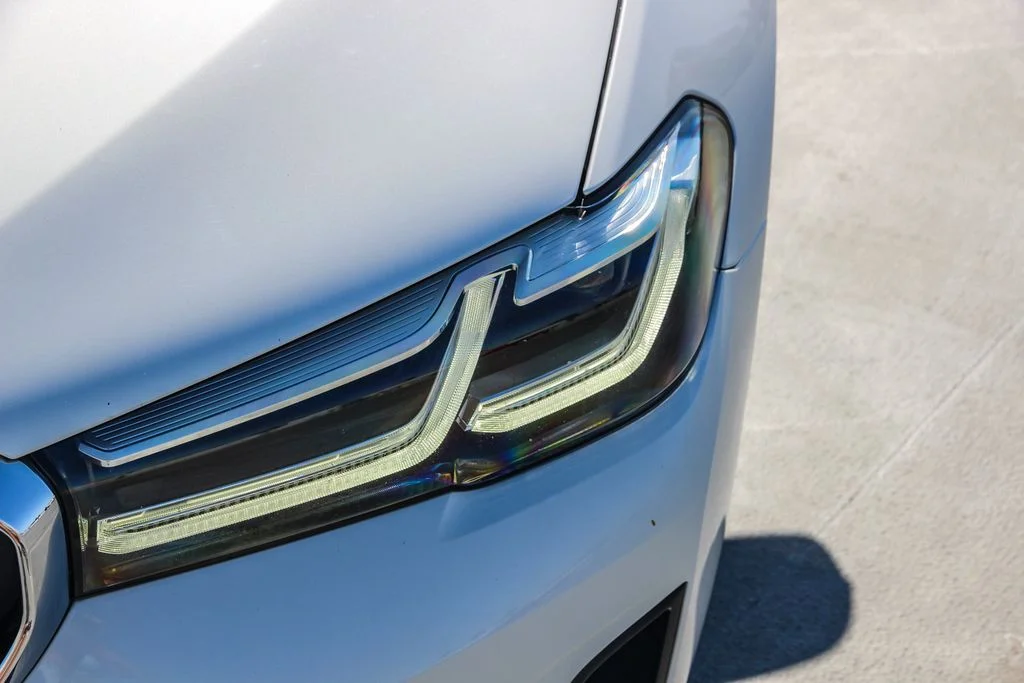Used 2021 White BMW 540i image 8