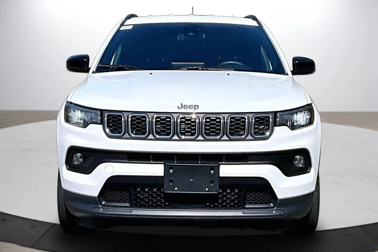 Used 2024 White/off-white Jeep Latitude image 3