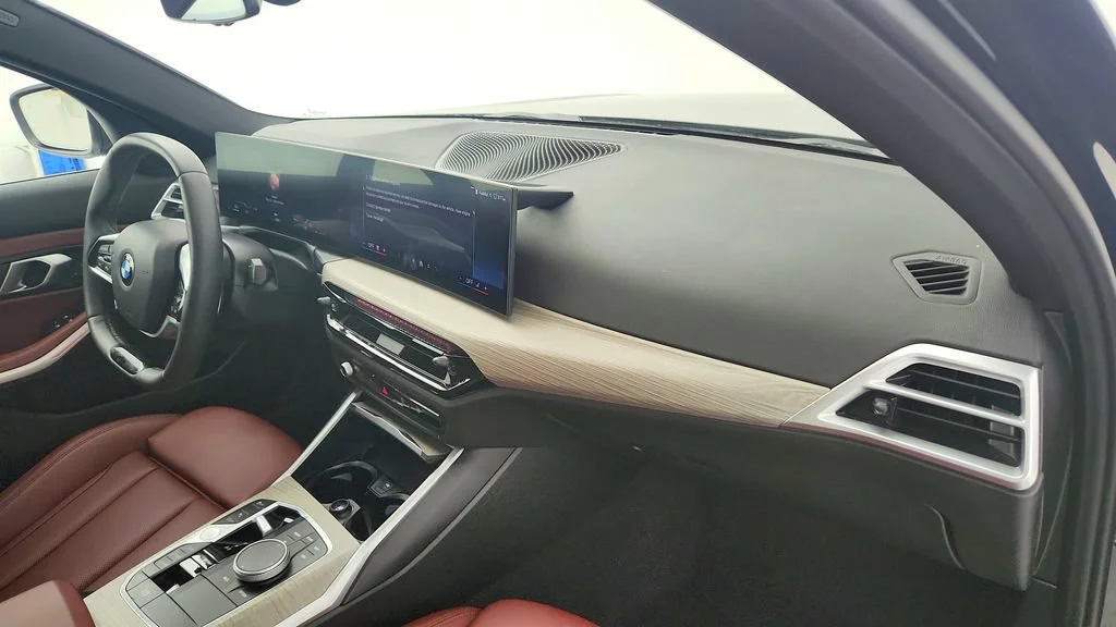 2025 BMW 3 Series 330i - Photo 28