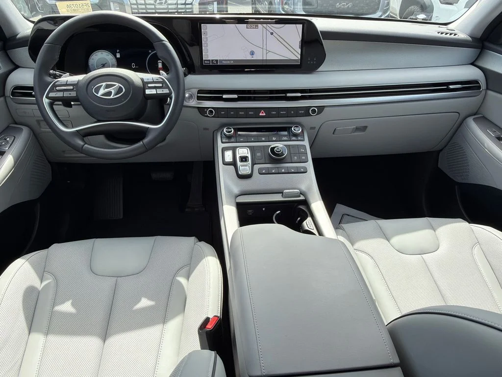 Used 2025 Silver Hyundai SEL Premium image 23