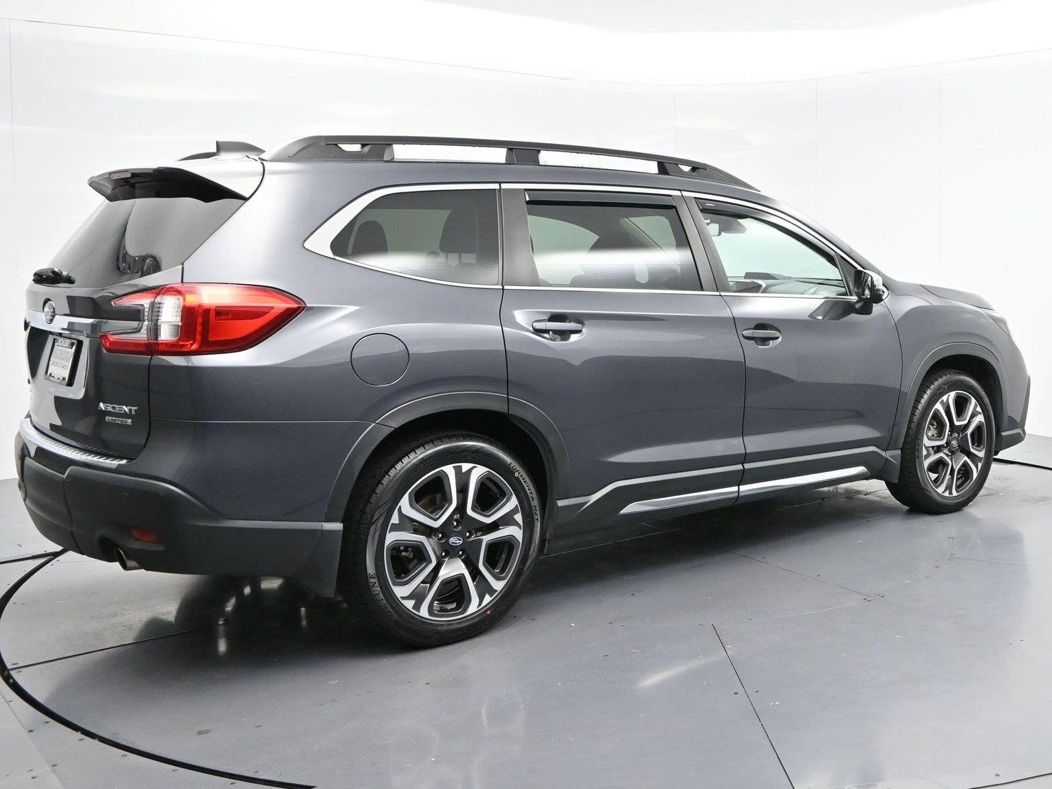 Used 2023 Magnetite Gray Metallic Subaru Limited image 7