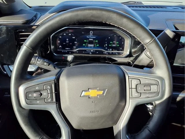 Used 2025 Summit White Chevrolet LT image 14