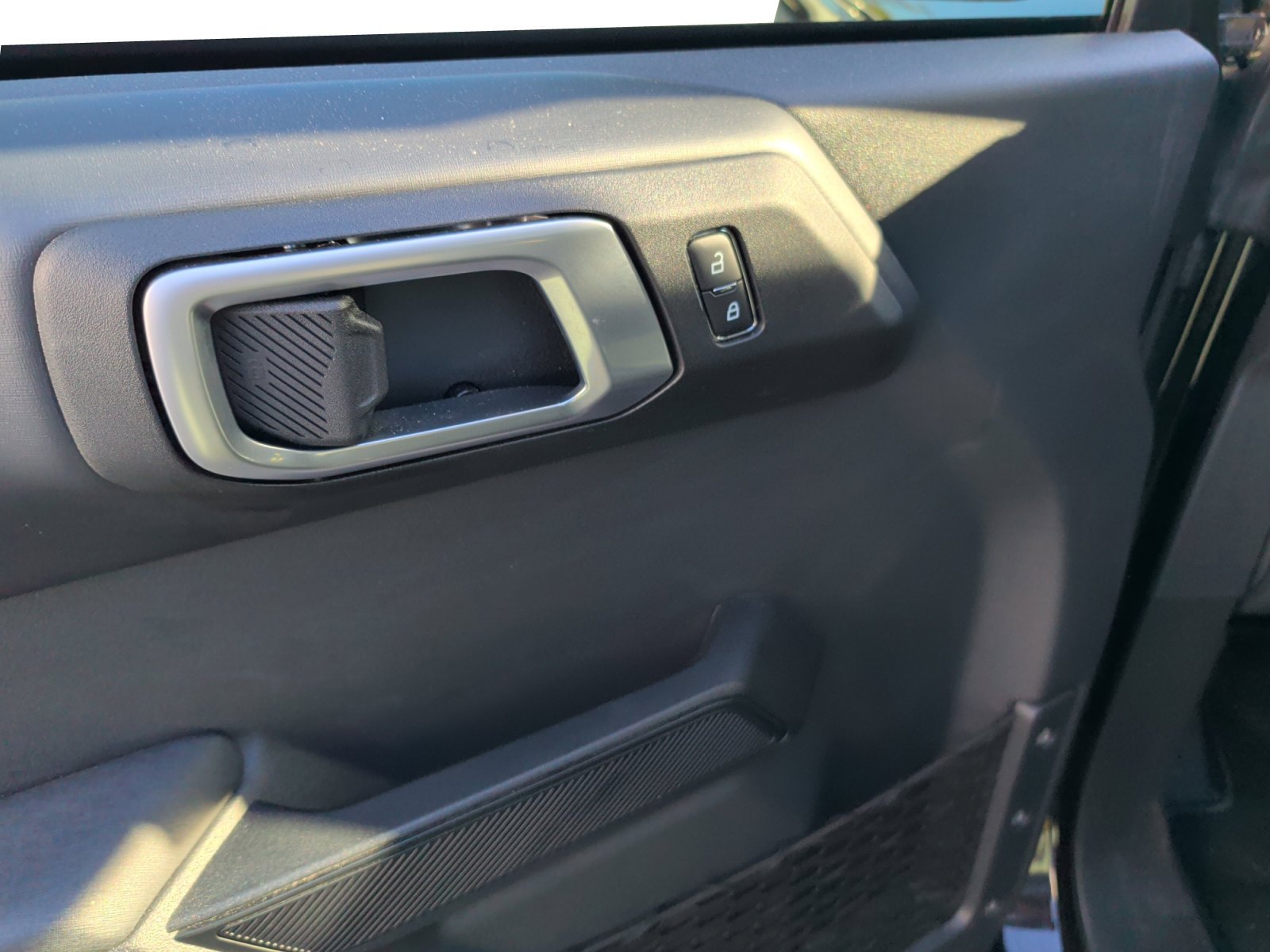 Used 2025 Shadow Black Ford Badlands image 5