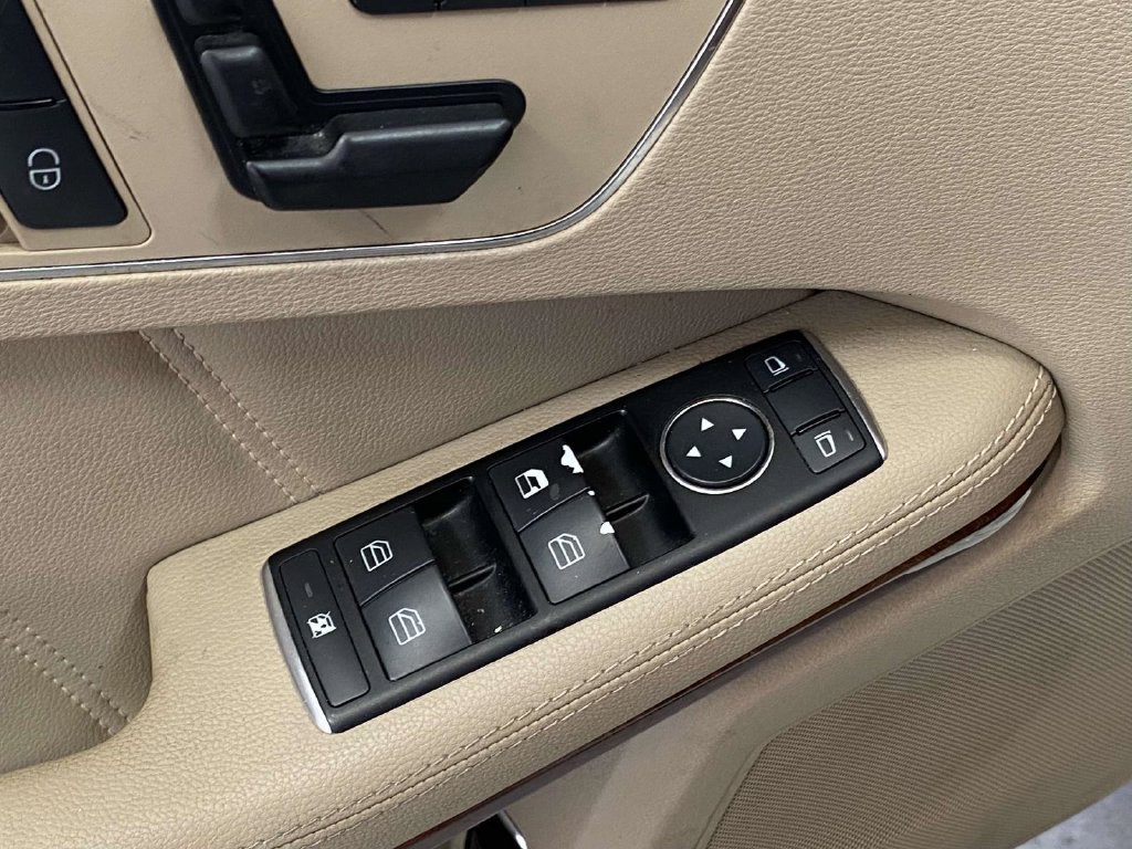 Used 2012  Mercedes-Benz E 350 image 20