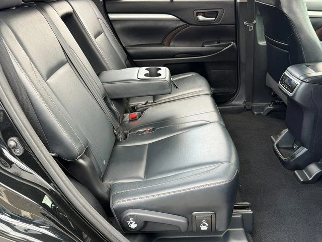 Used 2015 Black Toyota XLE V6 image 37