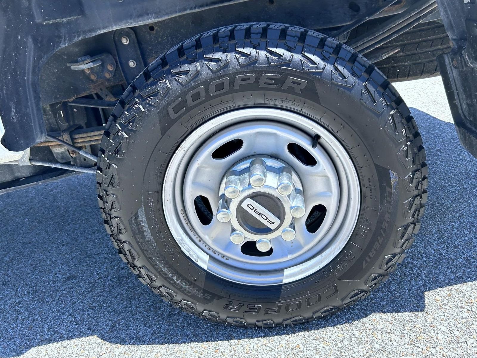 Used 2019 White Ford XL image 18