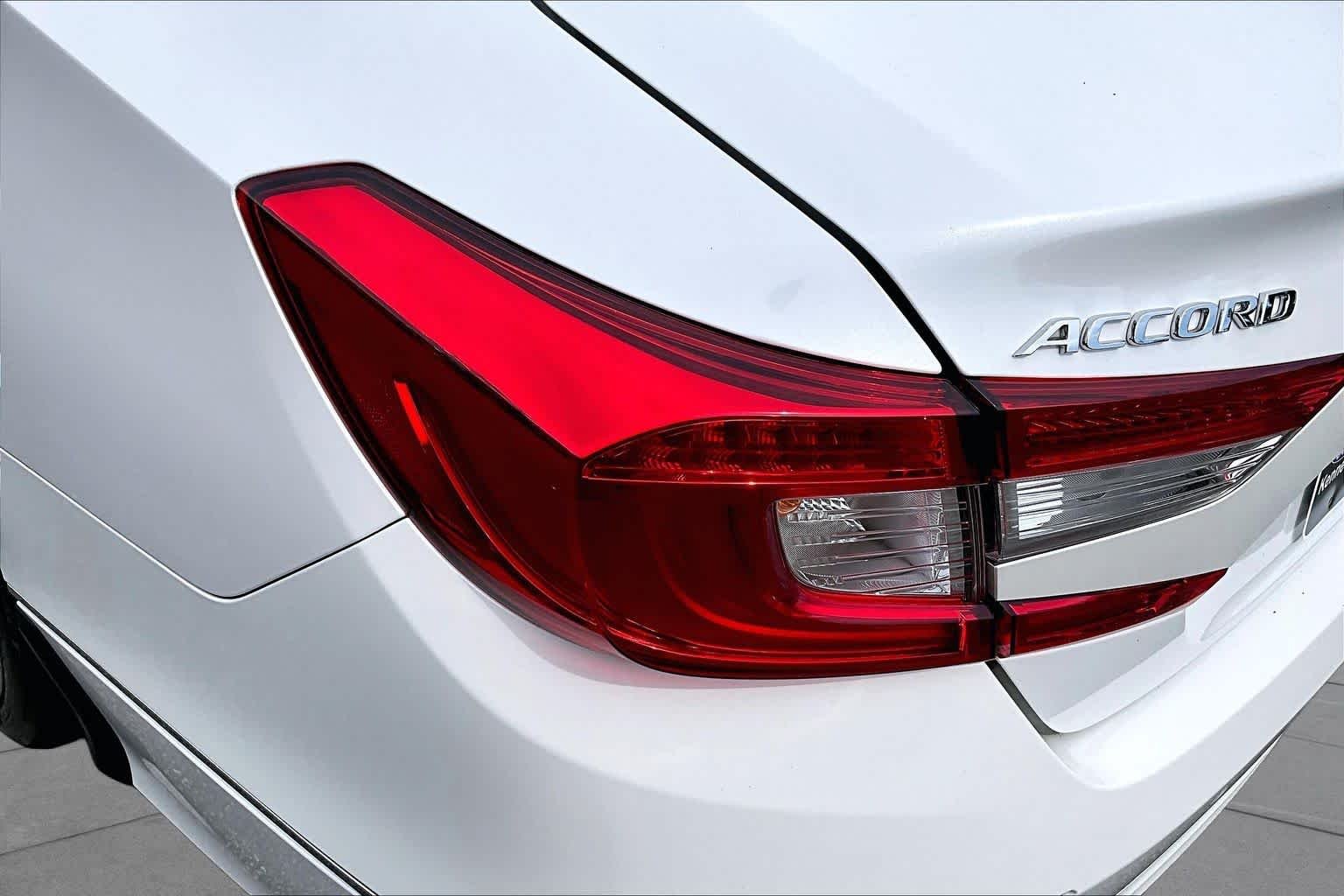 Used 2021 Platinum White Pearl Honda Touring image 28