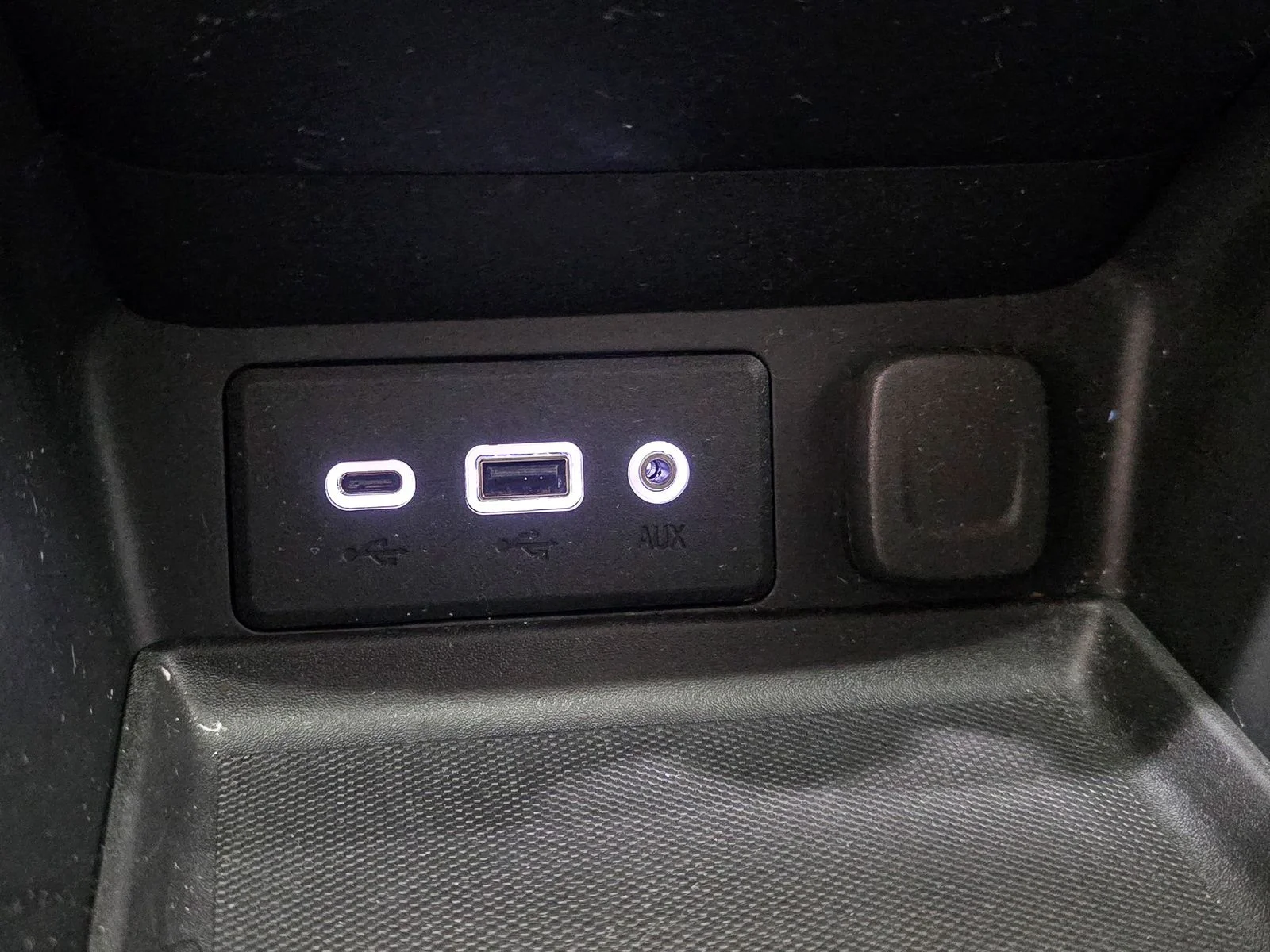 Used 2024 Black GMC SLE image 27