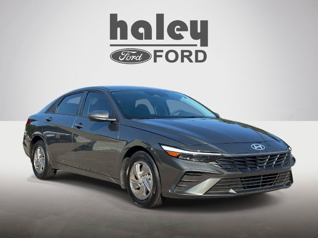 Used 2025 Gray Hyundai SE image 1