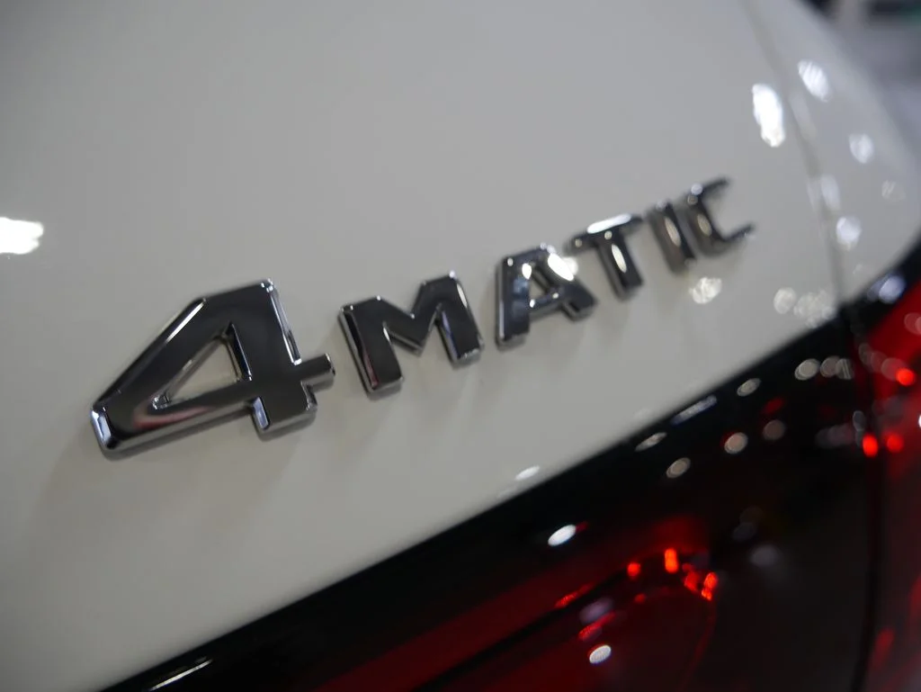 New 2026 Polar White Mercedes-Benz GLC 300 image 10