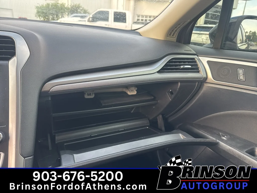 Used 2020 Agate Black Metallic Ford SE image 28