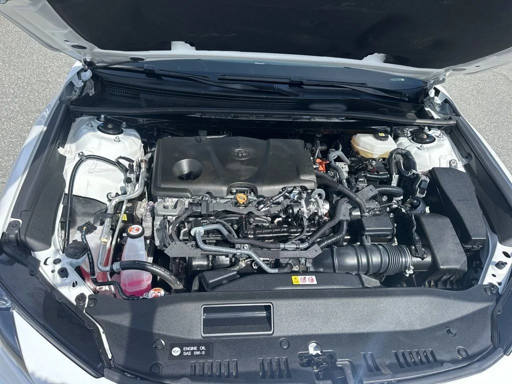 Used 2025 White Toyota SE image 33