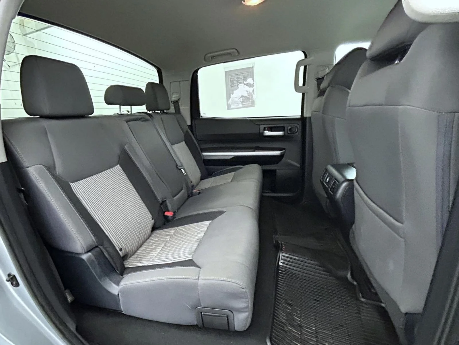 Used 2016 Silver Toyota SR5 image 18