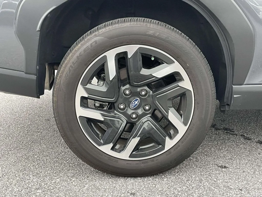 Used 2025 Magnetite Gray Metallic Subaru Limited image 29