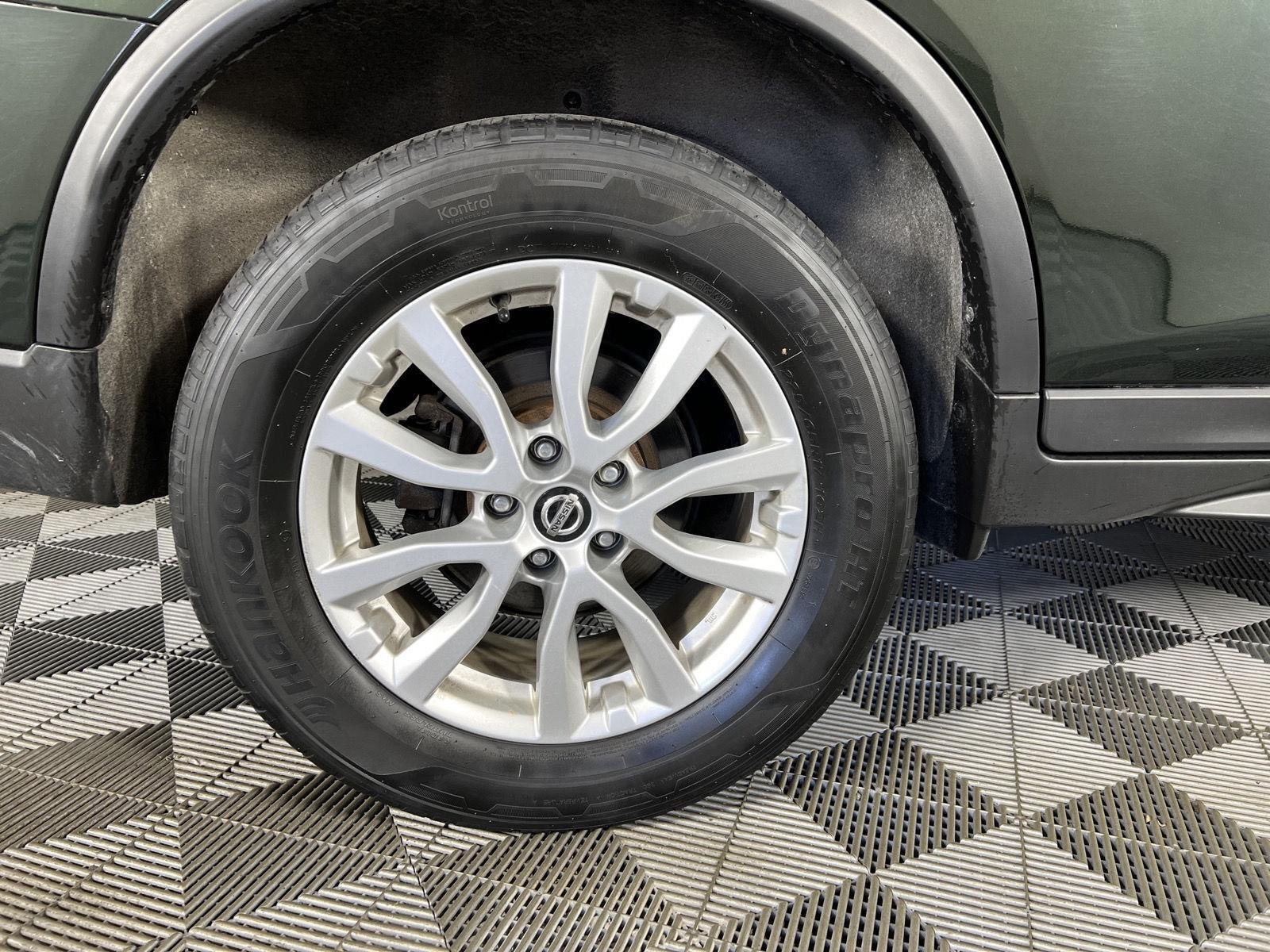 Used 2020 Midnight Pine Metallic Nissan SV image 39