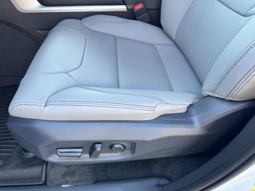 New 2026 Wind Chill Pearl <sup>1</sup> Toyota  Limited image 12