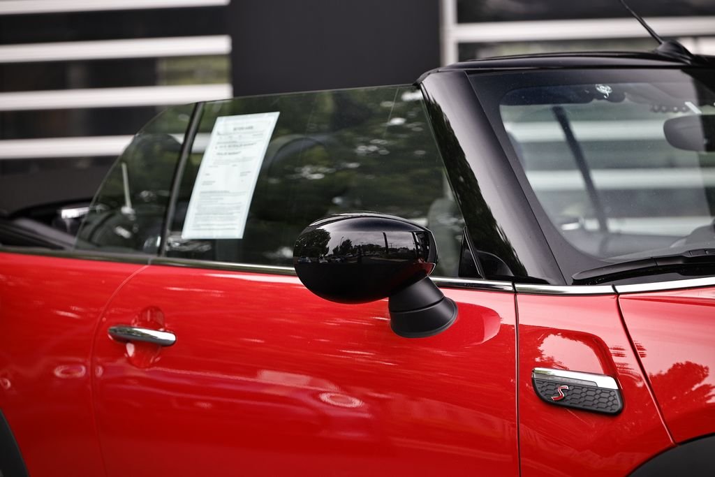Used 2024 Chili Red MINI Signature image 3