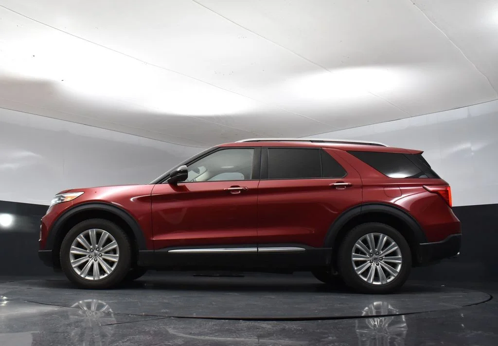 Used 2022 Red Ford Limited image 9