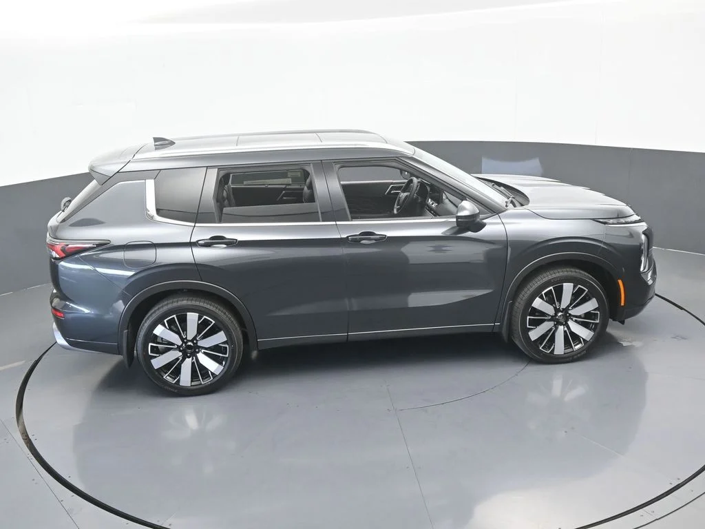 New 2026 Gray Mitsubishi SEL image 52