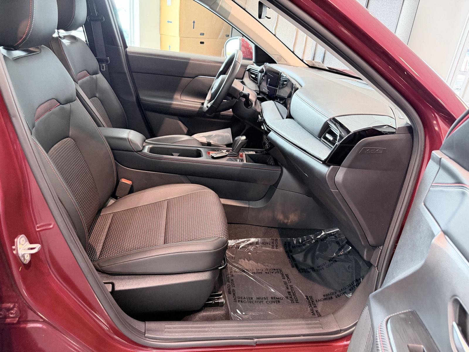 Used 2025 Scarlet Ember Tintcoat Nissan SR image 28
